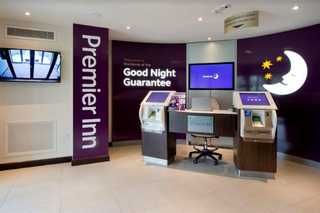 Отель Hilton Newbury Centre Экстерьер фото