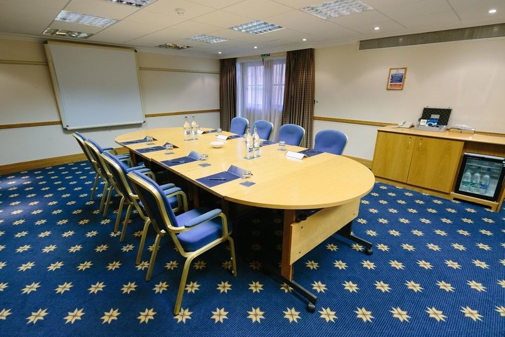 Отель Hilton Newbury Centre Удобства фото