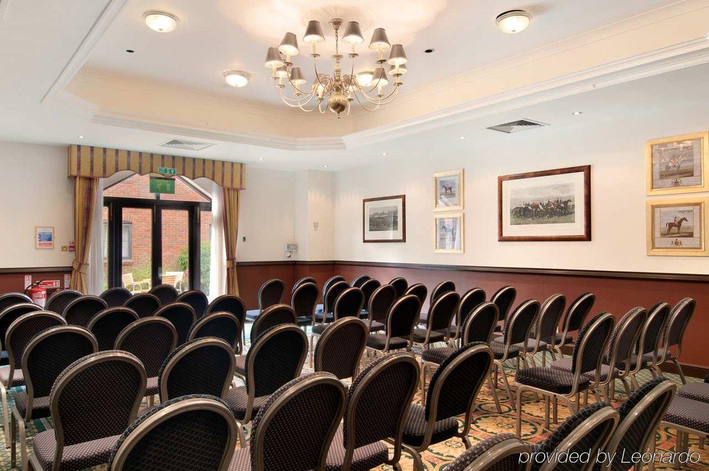 Отель Hilton Newbury Centre Бизнес фото