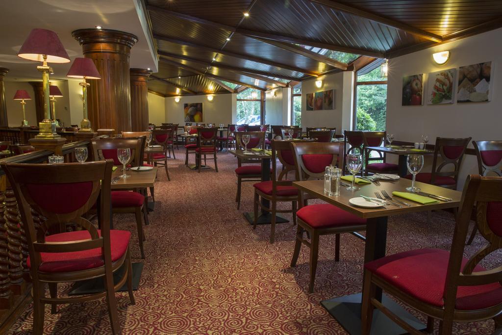 Отель Hilton Newbury Centre Экстерьер фото