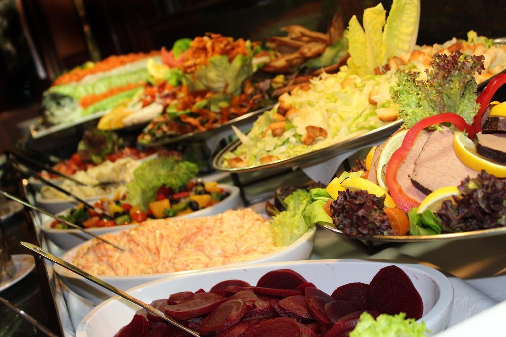 Отель Hilton Newbury Centre Экстерьер фото