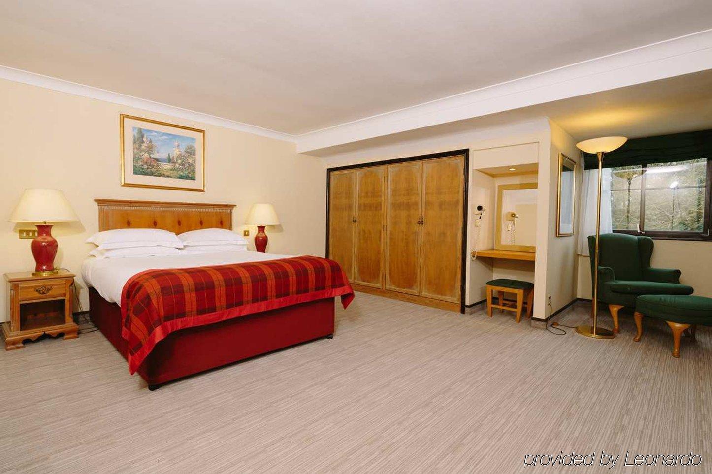 Отель Hilton Newbury Centre Экстерьер фото