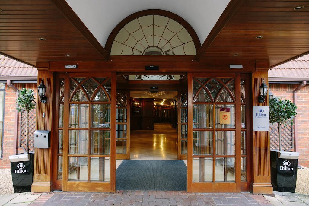 Отель Hilton Newbury Centre Экстерьер фото