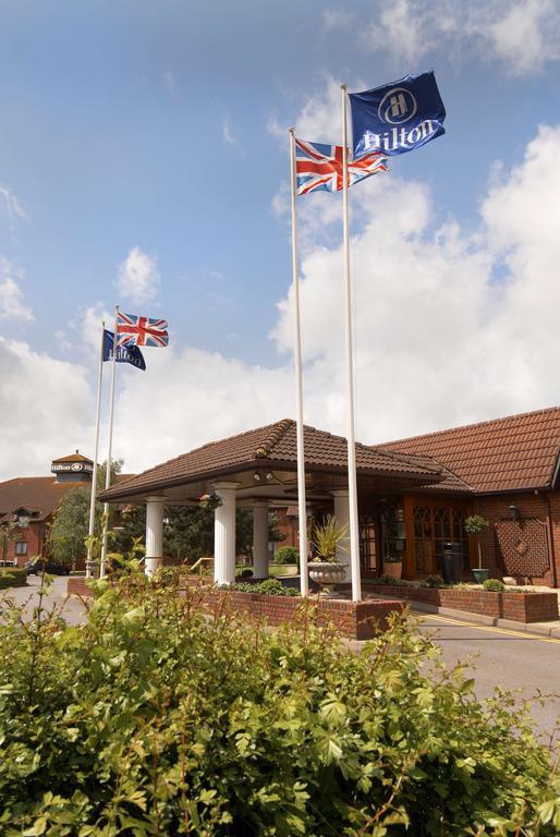 Отель Hilton Newbury Centre Экстерьер фото