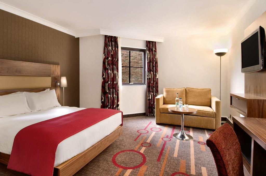 Отель Hilton Newbury Centre Экстерьер фото
