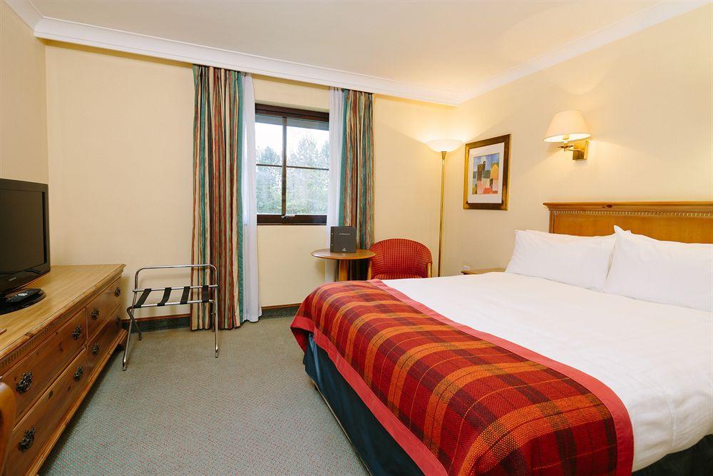Отель Hilton Newbury Centre Экстерьер фото