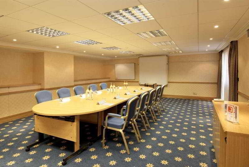 Отель Hilton Newbury Centre Бизнес фото